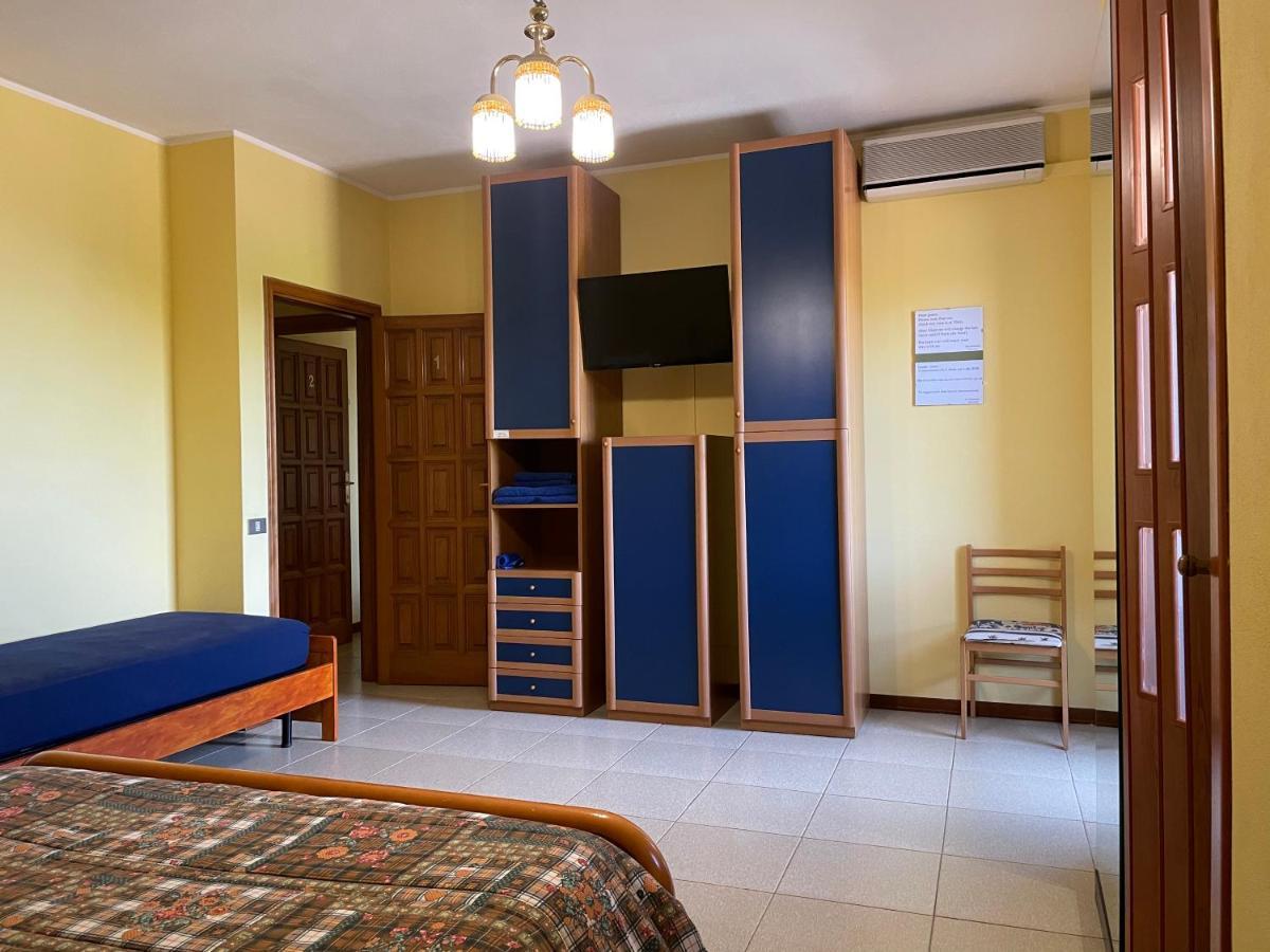 B&B Su Fassoi Santa Giusta Exteriör bild