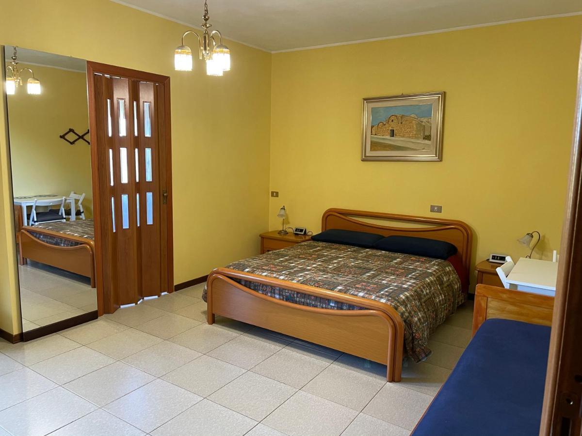 B&B Su Fassoi Santa Giusta Exteriör bild