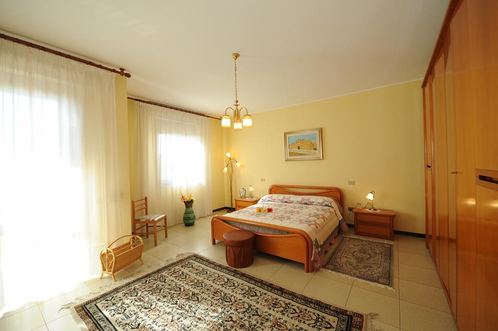 B&B Su Fassoi Santa Giusta Rum bild